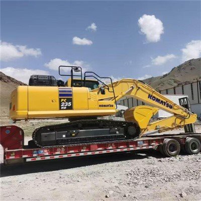 Kasutatud Komatsu roomikekskavaator PC235